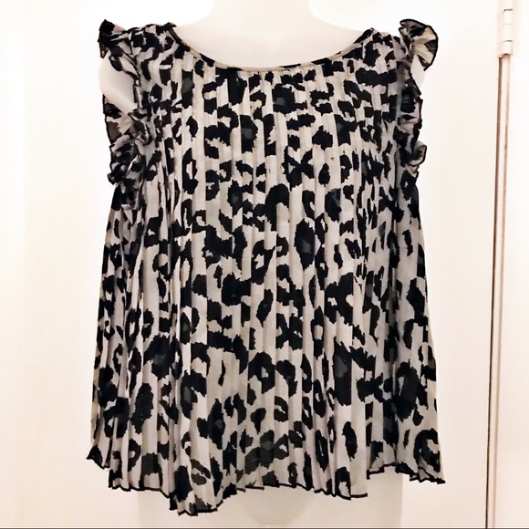 Black Poppy Tops - 💜ADORABLE BLACK & GRAY TOP💜 EUC